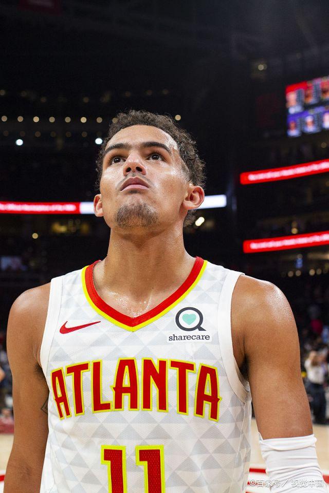 TA分析3-5-2阵型：从翼卫驱动到双锋美学，弱队逆袭制胜之道（3-5-2战术解码：翼卫驱动与双锋之美，弱旅逆袭取胜指南）