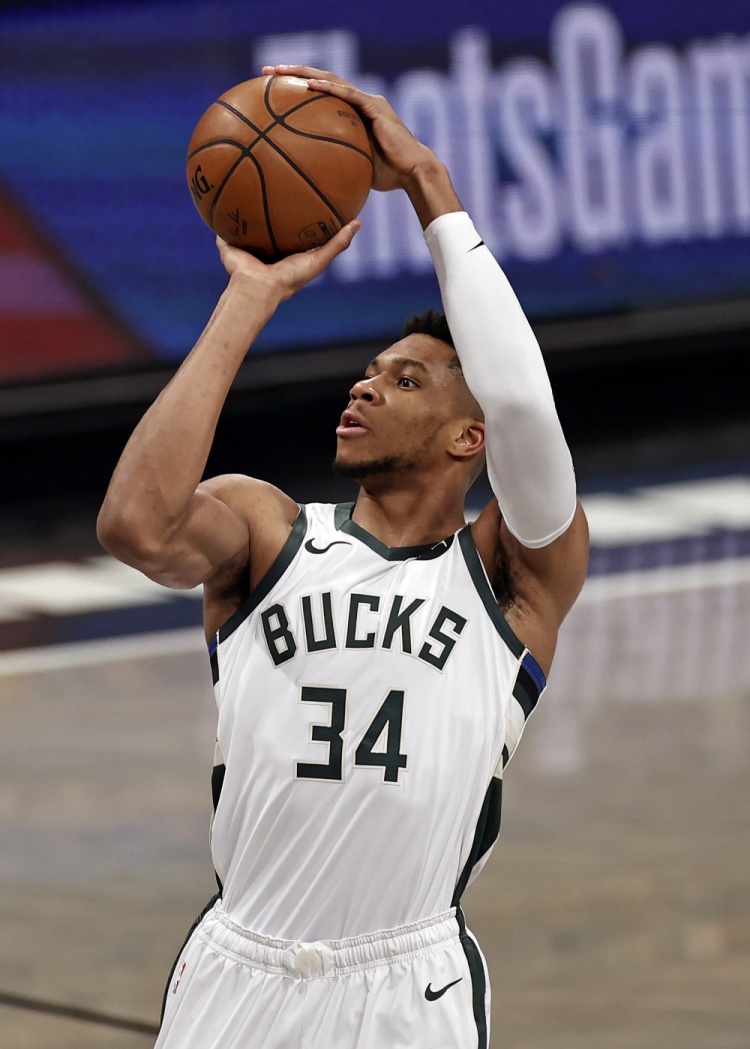 穆帅：我曾为麦克托米奈让博格巴坐板凳，曼联放走他是个大错（穆帅：曾为麦克托米奈让博格巴打替补，曼联放走他是重大失误）