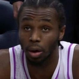 诺伊尔：没考虑重返德国队，希望活在当下和拜仁一起奋斗（诺伊尔：不考虑回归国家队，专注当下，与拜仁并肩作战）