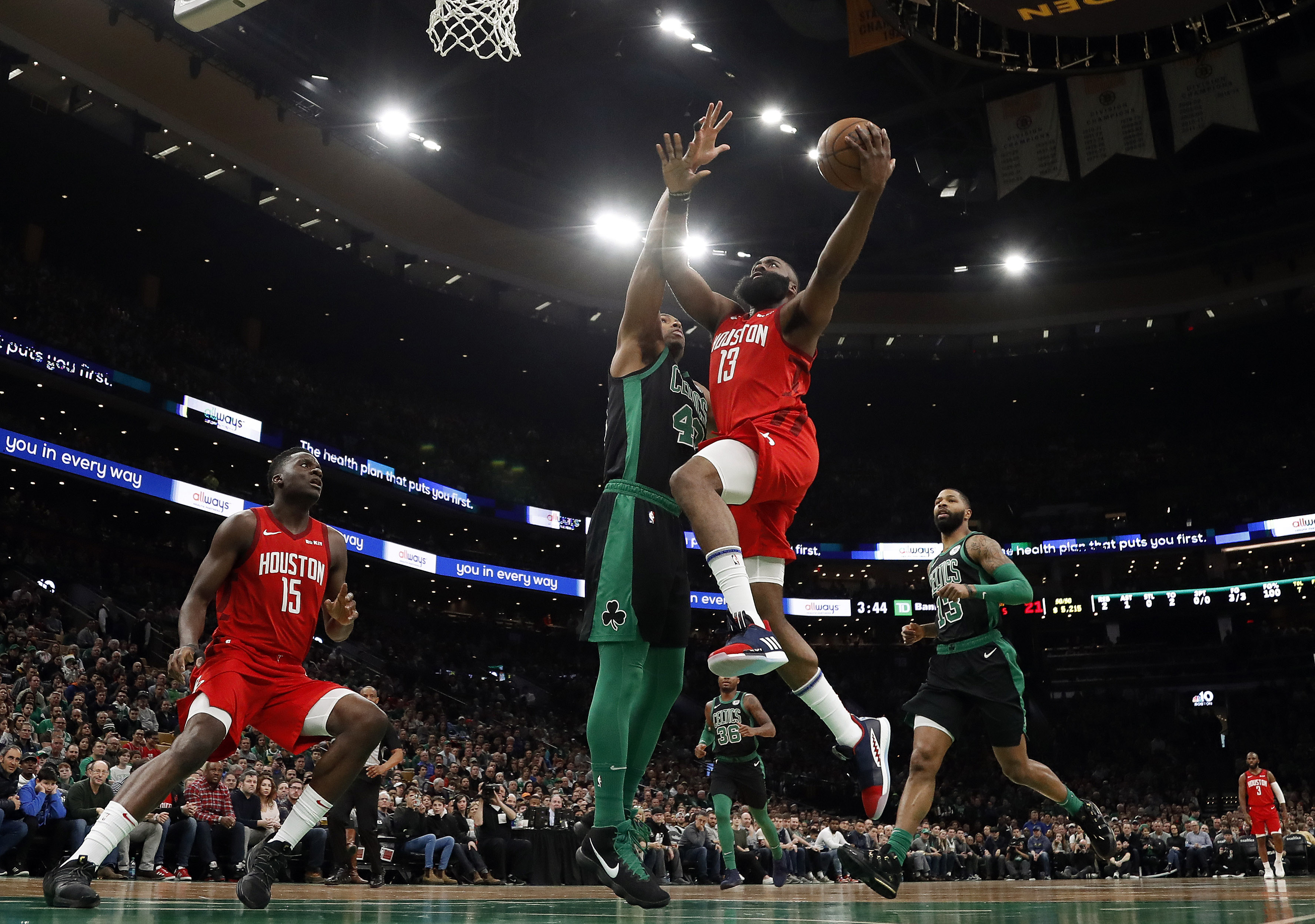 巴塞罗那瞄准劳塔罗·马丁内斯：转会市场的新动向（巴塞罗那锁定劳塔罗·马丁内斯，转会市场掀新波澜）