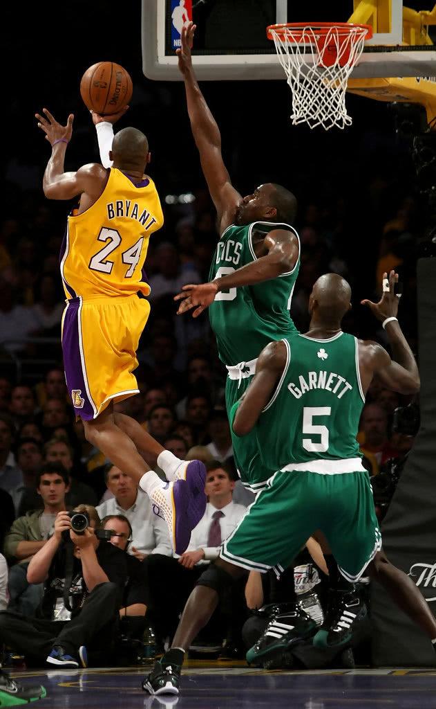 图片报：拜仁飞机因慕尼黑大雾无法起飞，只能去奥格斯堡乘机（图片报：慕尼黑大雾致拜仁无法起飞，转赴奥格斯堡登机）