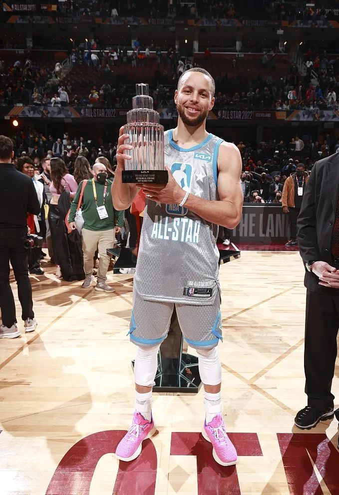 伊涅斯塔：会想念踢球的时光；进巴萨一线后每天都会观察哈维（伊涅斯塔：将怀念球员岁月，升入巴萨一队后每日观摩哈维）