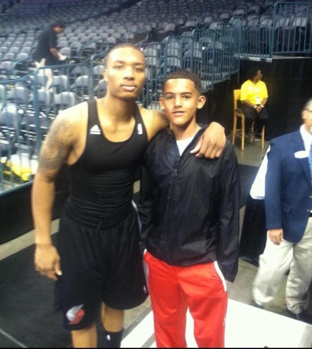 助罗马升至意甲榜首，斯维拉尔达成罗马生涯100场里程碑（斯维拉尔百场里程碑，助罗马登顶意甲榜首）