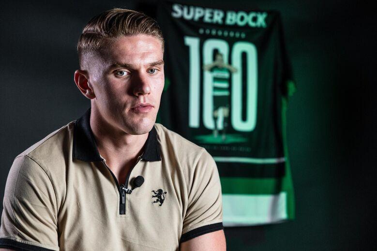 曼联对狼队的预测首发阵容：梅努的未来抉择，约罗强势回归（曼联vs狼队预测首发：梅努面临去留抉择，约罗强势复出）