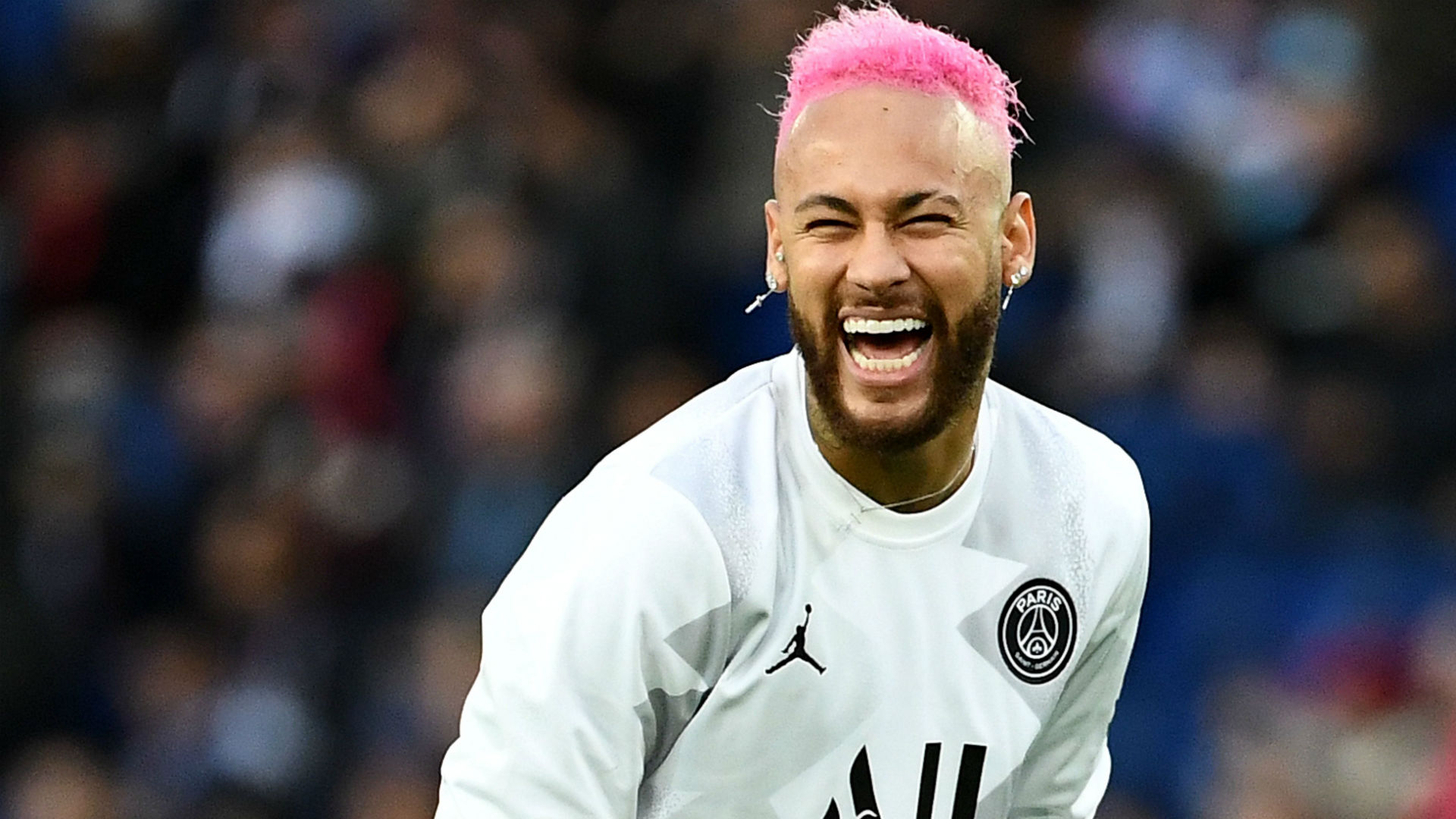 2025赛季，成都蓉城以红焰为刃、热血为甲，在三...（2025赛季，成都蓉城执赤焰为锋、披热血为甲，在三...）