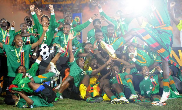 拉波尔塔：在新诺坎普为梅西办致敬仪式会很美好，但要等到26年底再谈（拉波尔塔：期待在新诺坎普为梅西举行致敬活动，但需等到2026年底再议）