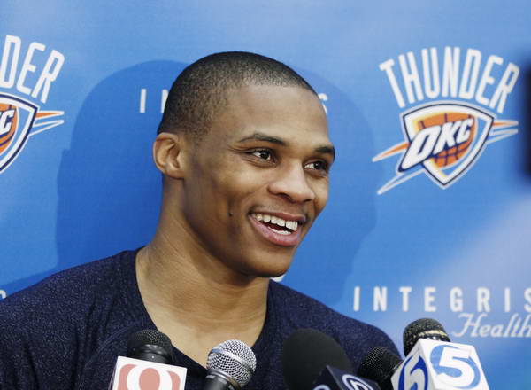 扎戈：托蒂睡觉打呼噜还说梦话；吐西蒙尼口水是因他故意挑衅（扎戈回忆往事：托蒂睡觉会打呼还说梦话；对西蒙尼吐口水因其故意挑衅）